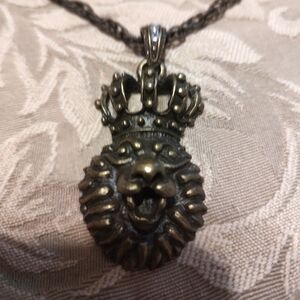 🦁Sensational Vintage Antiqued Gold Brass & Rhinestone King Crown Lion Necklace
